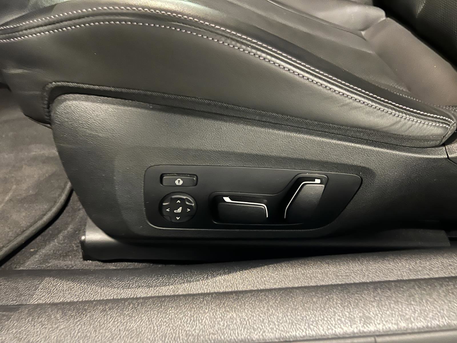 Used 2024 BMW M4 Competition w/ Executive Package image 26