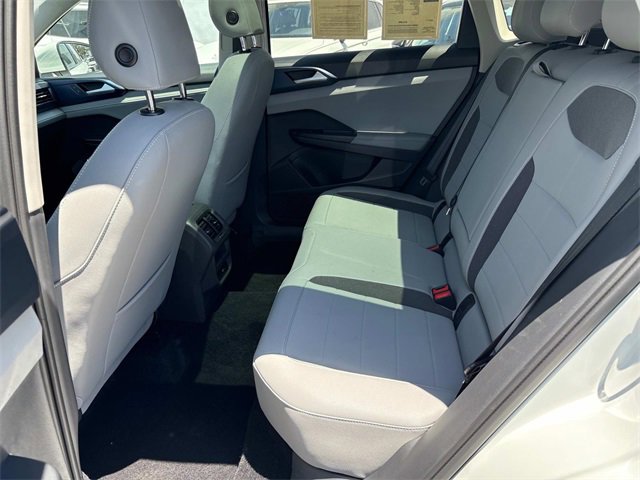 Certified 2024 Volkswagen Taos SE w/ Panoramic Sunroof Package image 26
