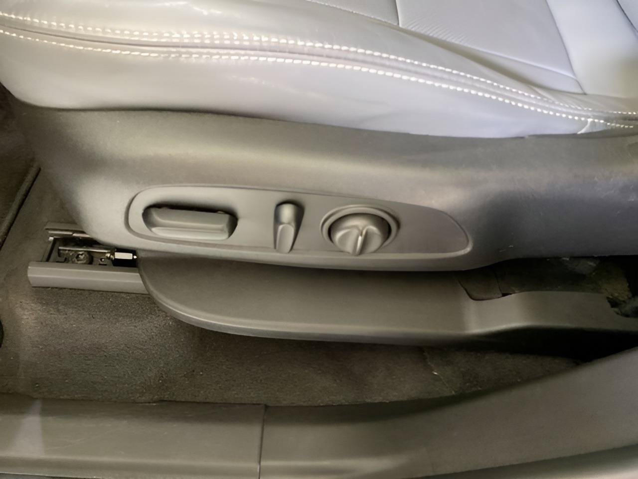 Used 2020 Buick Enclave Essence FWD image 29