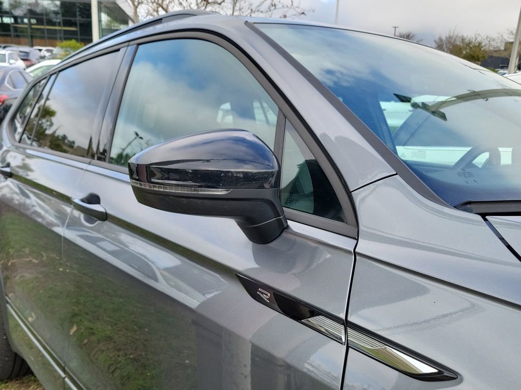 Used 2023 Volkswagen Tiguan SE R-Line image 7