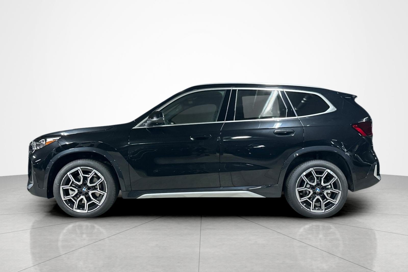 New 2027 BMW X1 xDrive28i w/ Technology Package AWD/4WD image 2