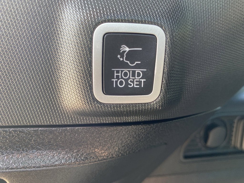 Used 2023 Jeep Grand Cherokee Altitude image 17