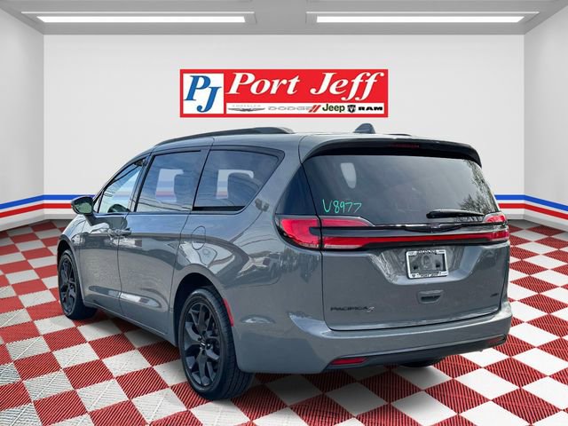 Used 2022 Chrysler Pacifica Touring-L w/ S Appearance Package AWD/4WD image 5