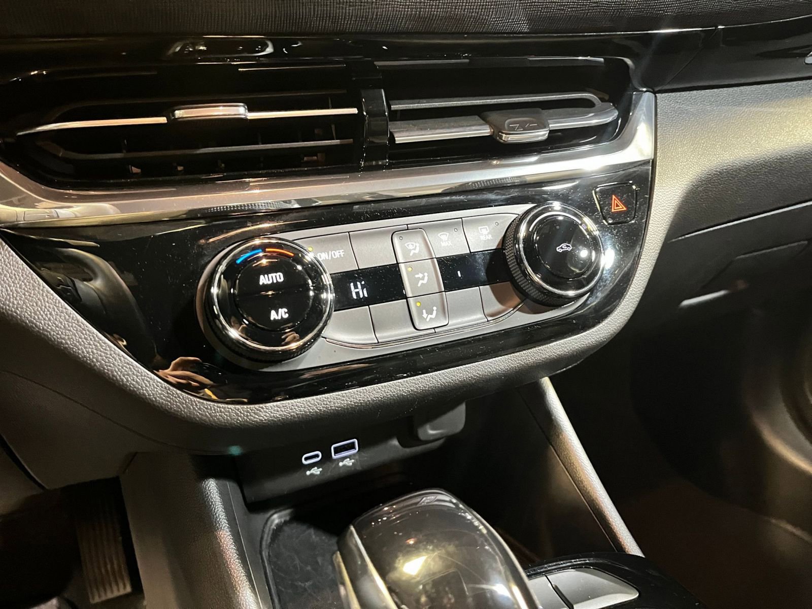 Used 2025 Buick Envista Sport Touring image 18