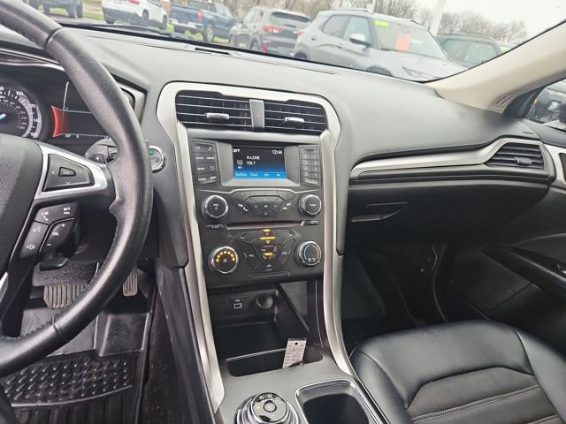 Used 2017 Ford Fusion SE image 18