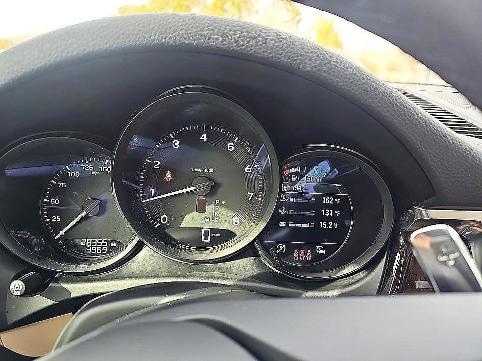Used 2024 Porsche Macan AWD/4WD image 19