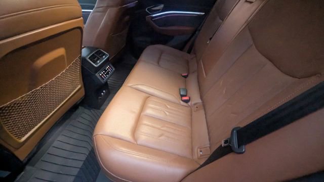 Used 2021 Audi e-tron Prestige image 20