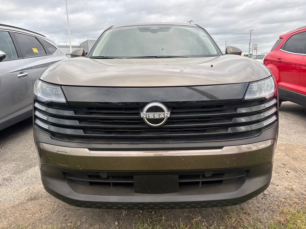 Used 2025 Nissan Kicks SV w/ Illumination Package FWD image 2