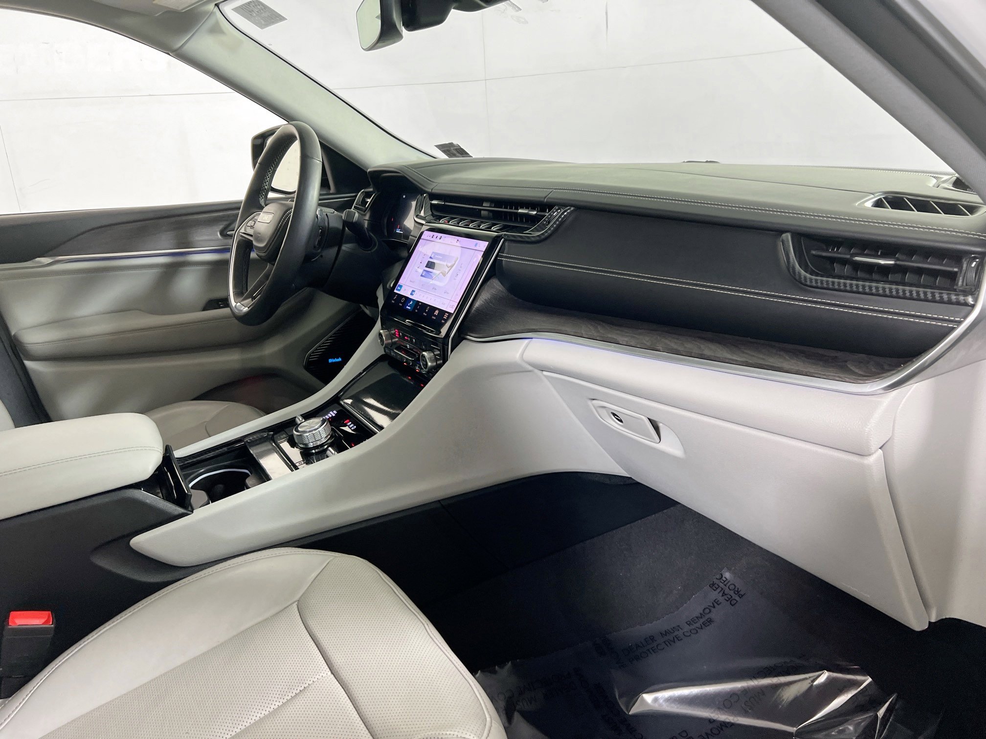 Used 2022 Jeep Grand Cherokee Overland image 30