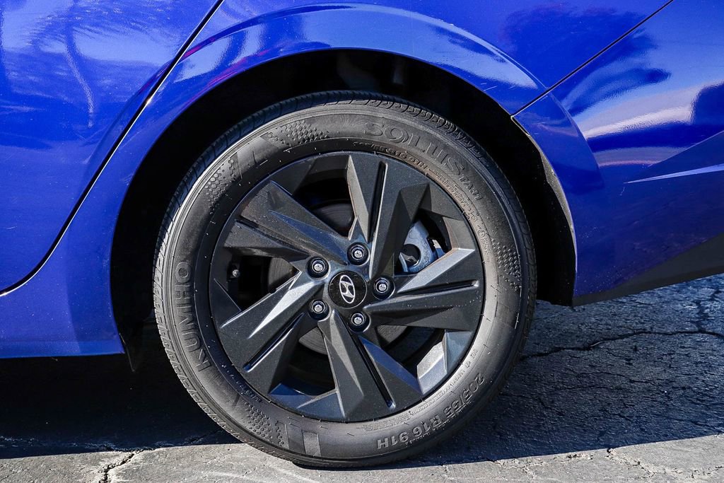 Used 2023 Hyundai Elantra SEL image 11