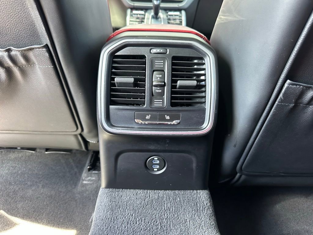 Certified 2023 Porsche Macan AWD/4WD image 38