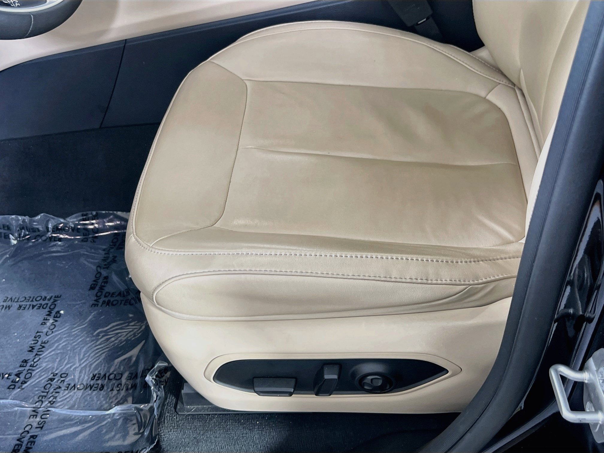 Used 2023 Jeep Grand Cherokee Limited AWD/4WD image 19