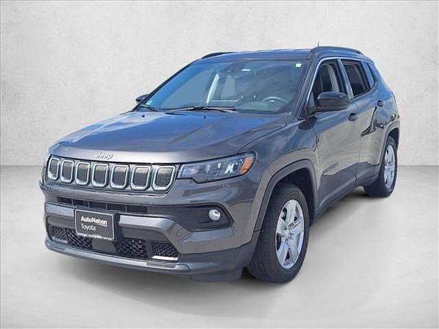Used 2022 Jeep Compass Latitude image 1