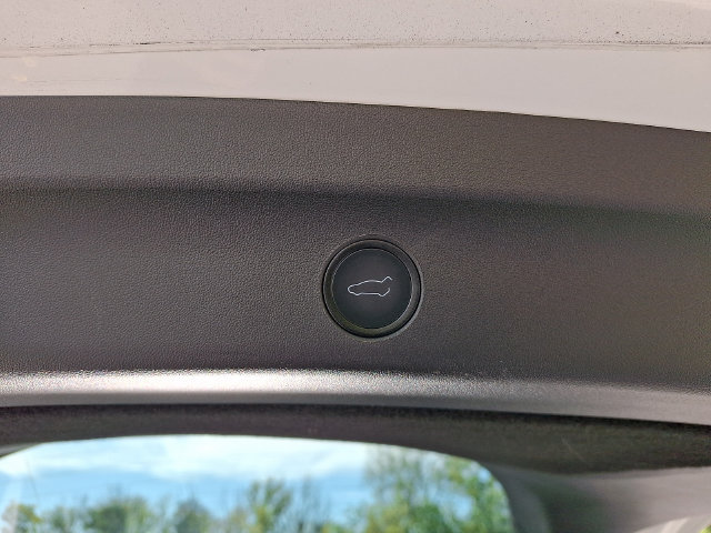 Used 2021 Tesla Model Y Long Range AWD/4WD image 45