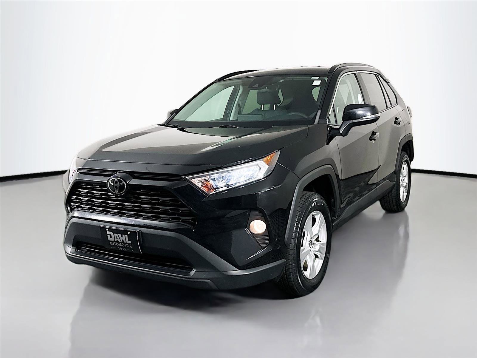 Used 2021 Toyota RAV4 XLE AWD/4WD image 4