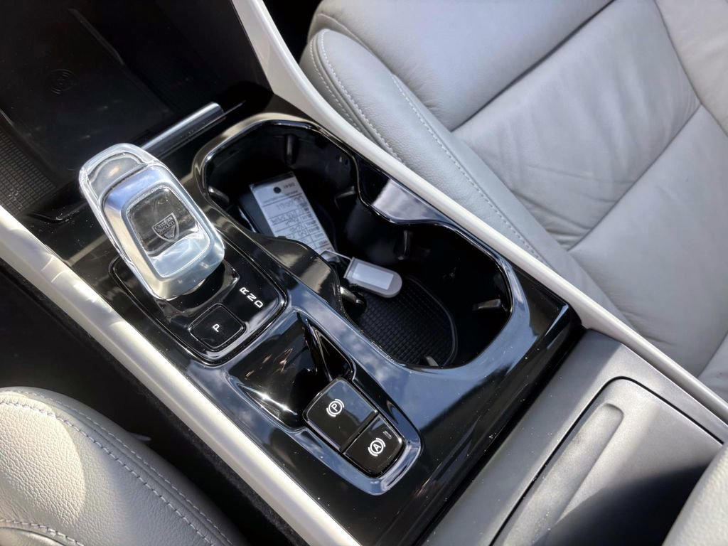 Used 2023 Volvo XC40 B5 Plus w/ Protection Package Premier image 24