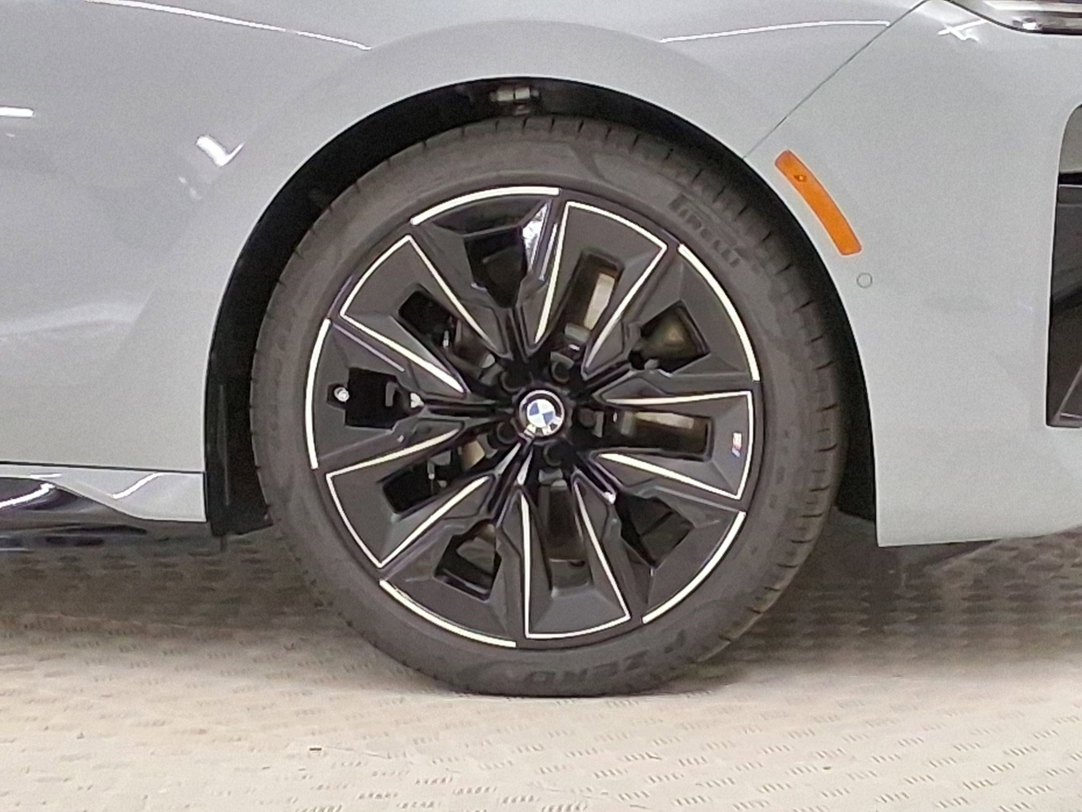 New 2026 BMW 750e xDrive w/ Premium Package AWD/4WD image 10