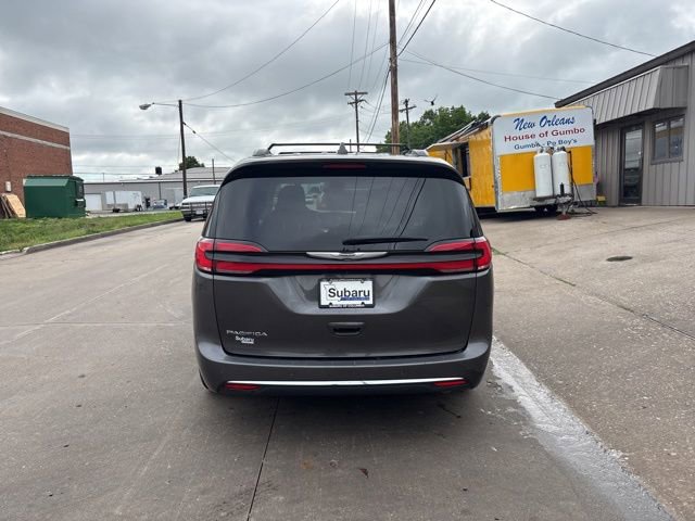 Used 2022 Chrysler Pacifica Touring-L FWD image 6