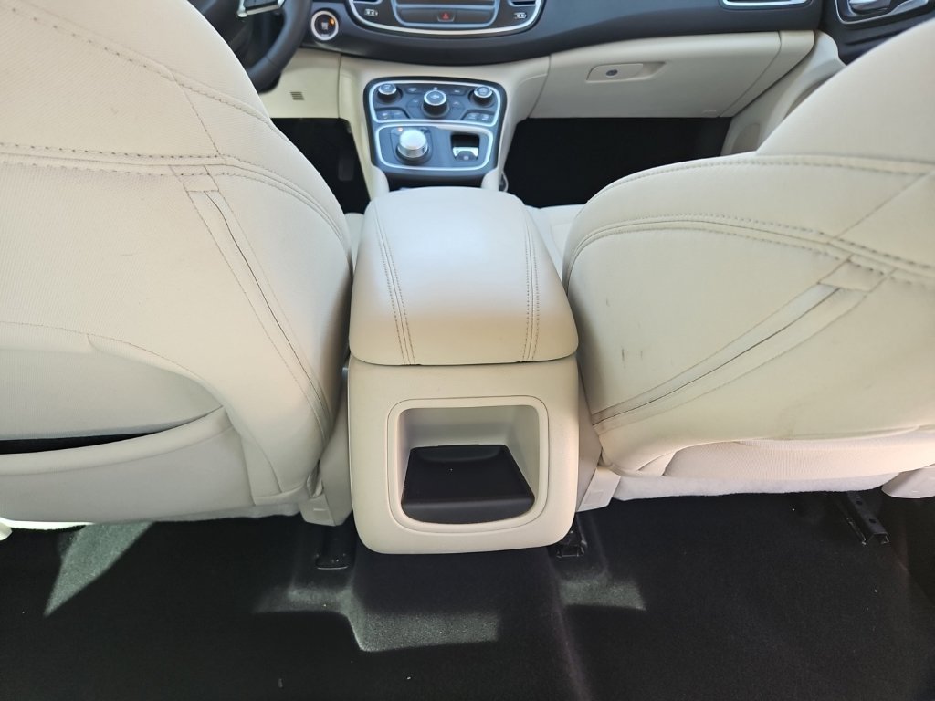 Used 2016 Chrysler 200 Limited FWD image 31