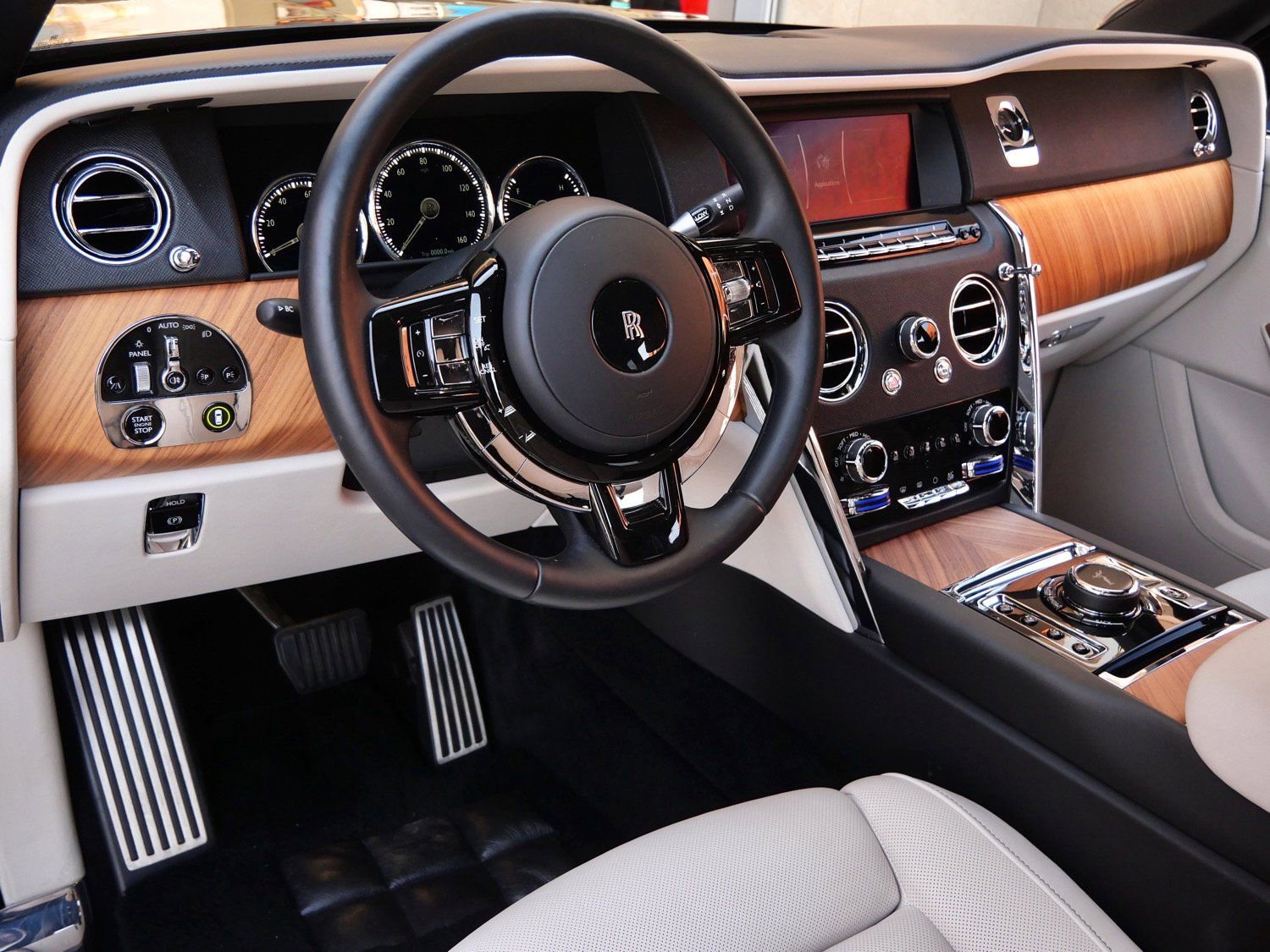 Certified 2023 Rolls-Royce Cullinan w/ Cullinan Package image 22