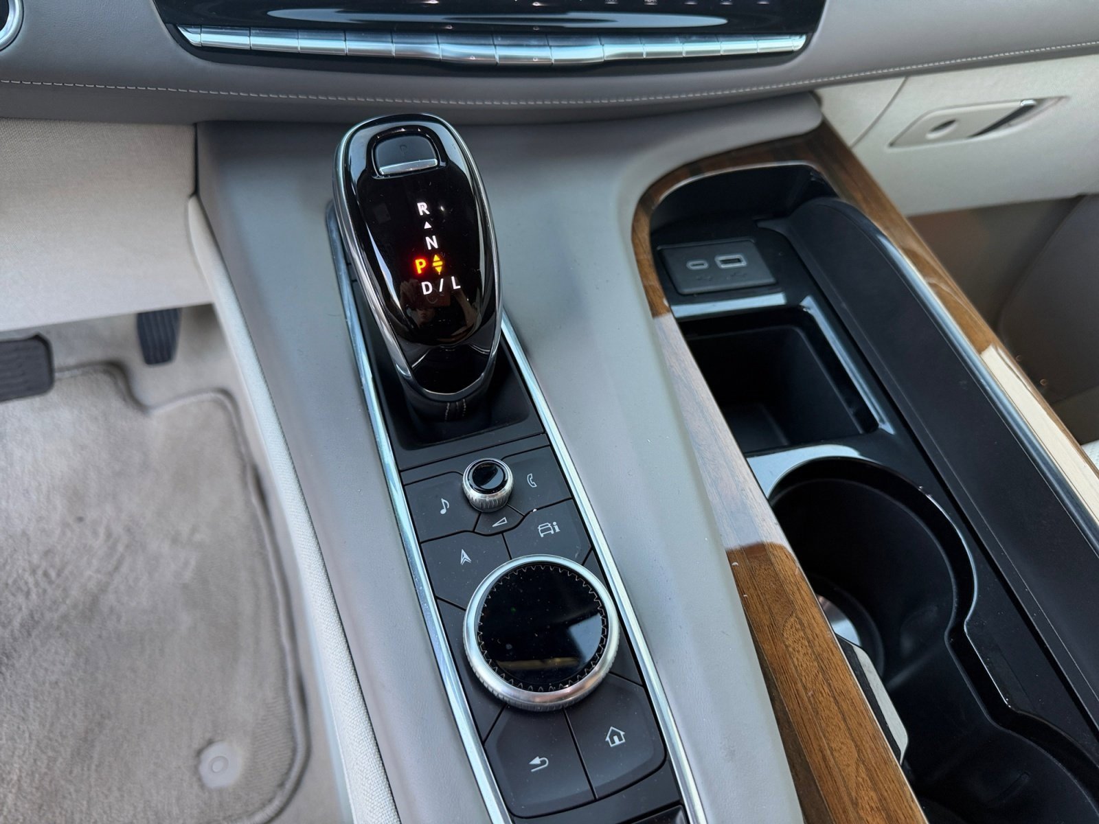 Used 2024 Cadillac Escalade Premium Luxury Platinum image 24