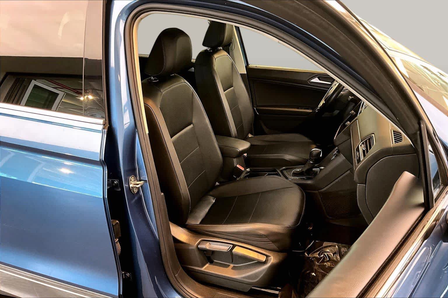 Used 2019 Volkswagen Tiguan SE w/ Panoramic Sunroof Package FWD image 9