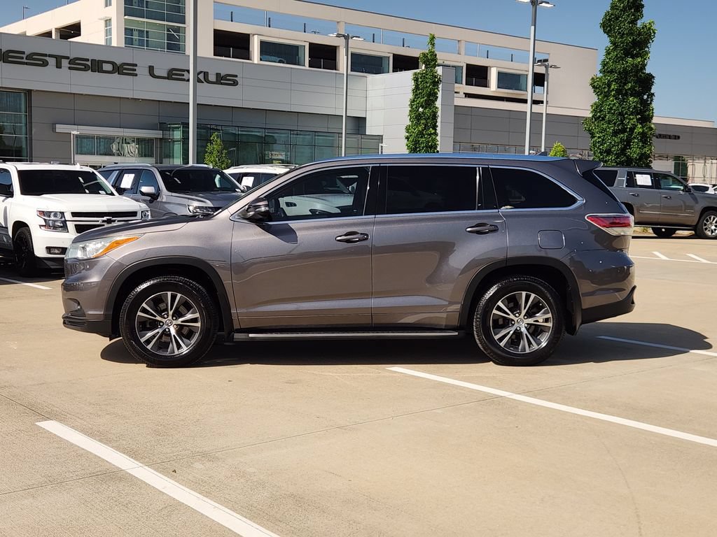 Used 2016 Toyota Highlander XLE FWD image 4