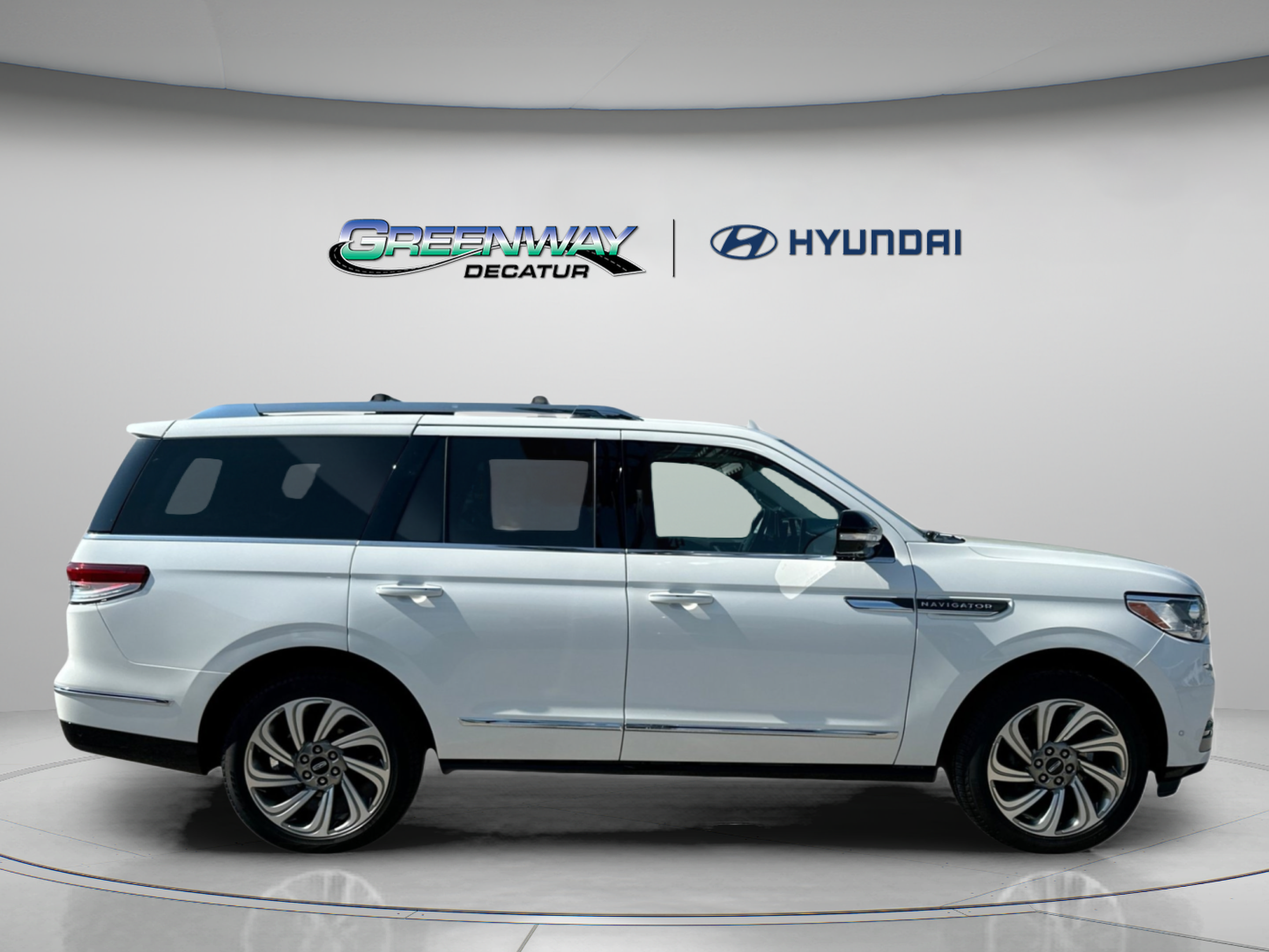 Used 2023 Lincoln Navigator Reserve AWD/4WD image 9