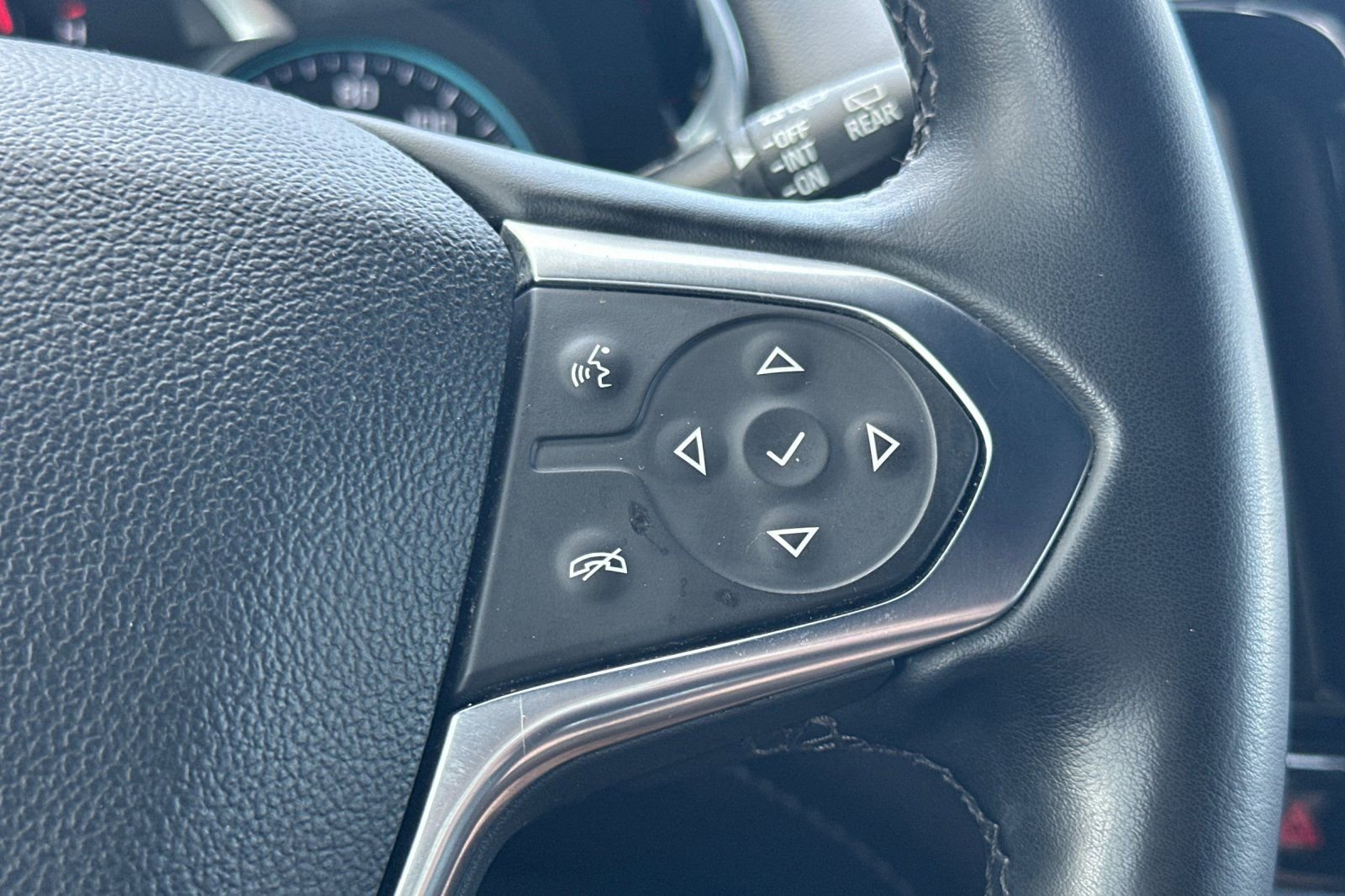 Certified 2023 Chevrolet Traverse LT image 37