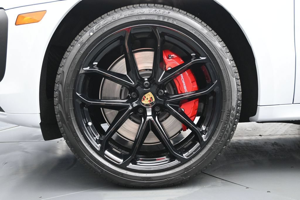 New 2026 Porsche Macan GTS AWD/4WD image 9