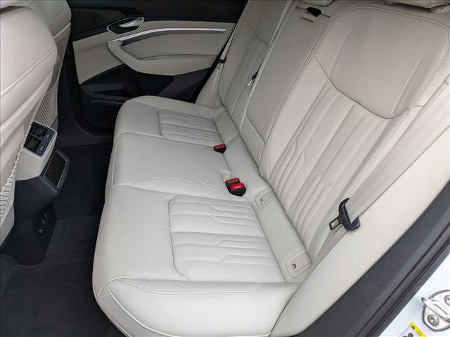 Used 2024 Audi Q8 e-tron Prestige image 17