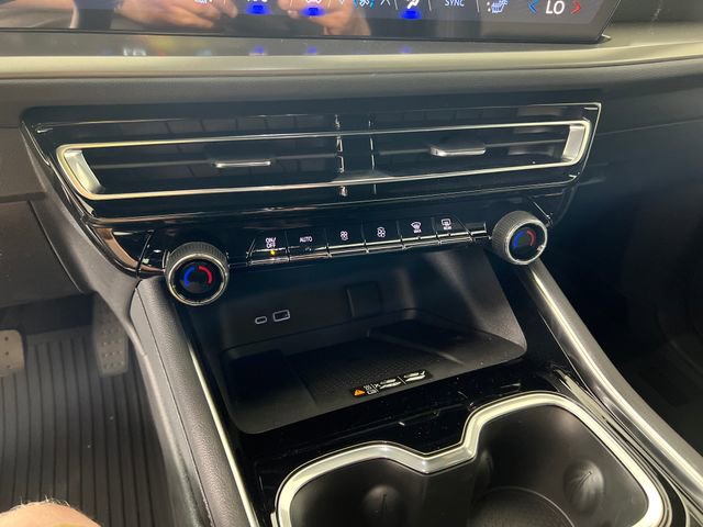 New 2026 Chevrolet Traverse LT w/ Midnight/Sport Edition FWD image 18