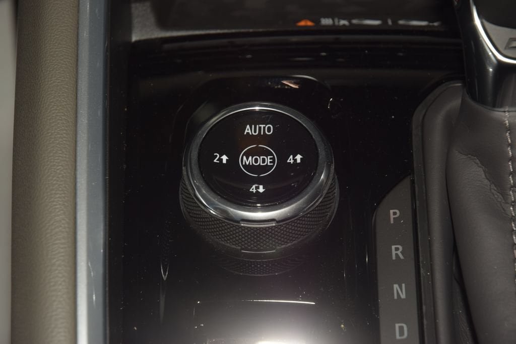 New 2026 Chevrolet Colorado ZR2 w/ Technology Package AWD/4WD image 38