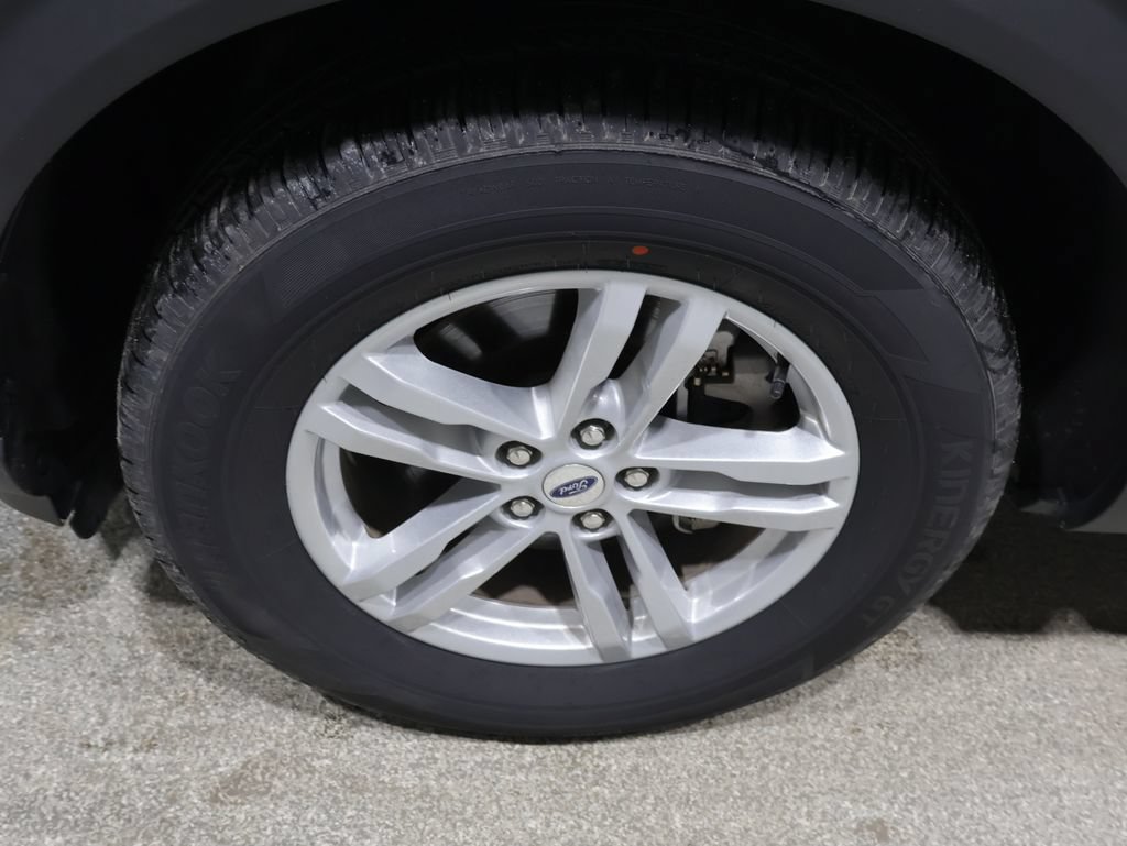 Used 2024 Ford Explorer XLT AWD/4WD image 10