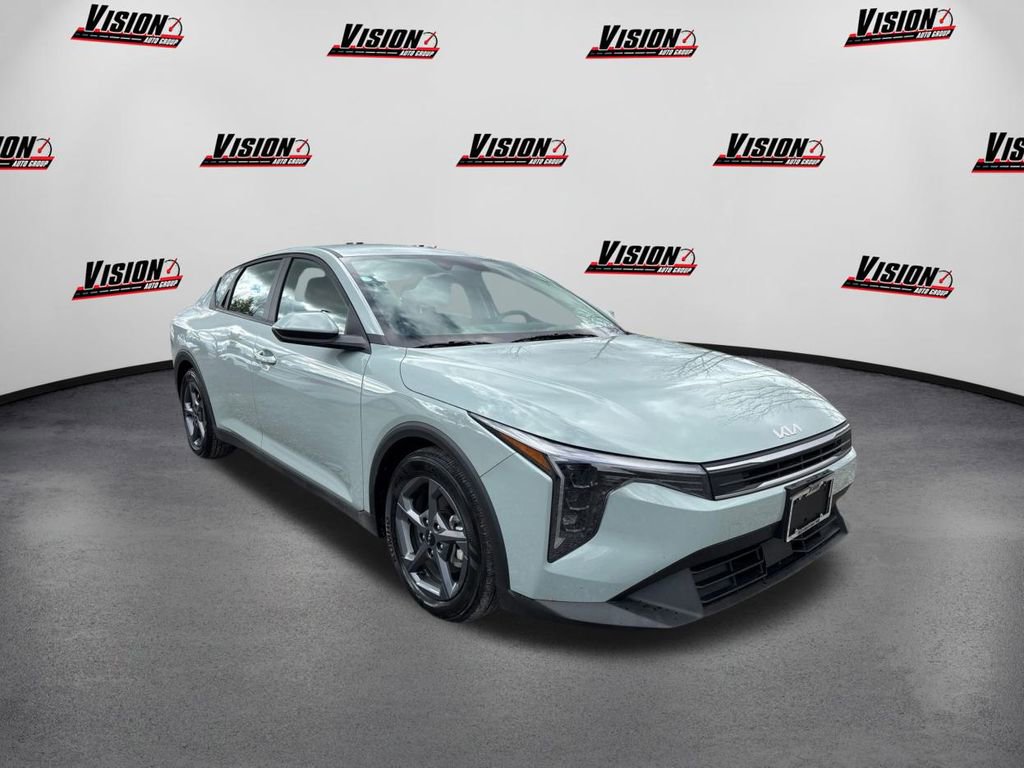 Certified 2025 Kia K4 LXS image 3