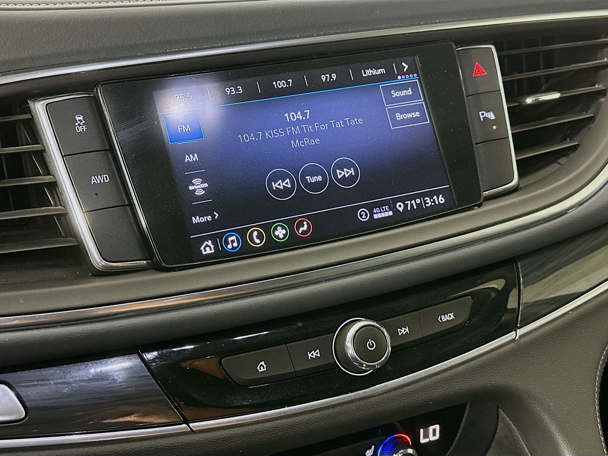 Used 2020 Buick Enclave Essence image 21