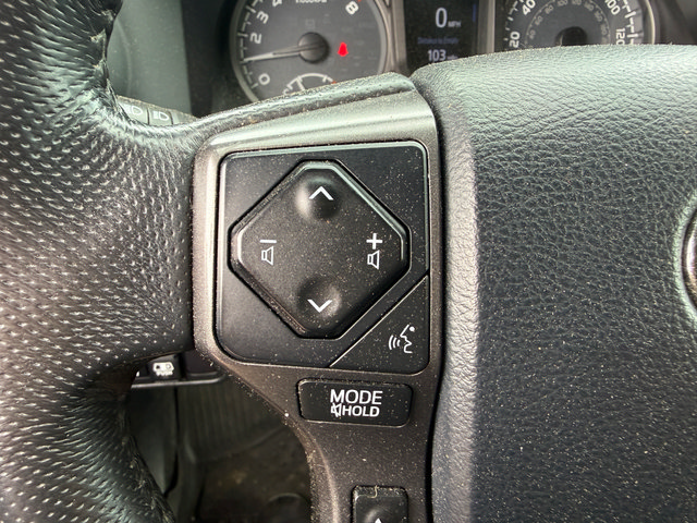 Used 2017 Toyota Tacoma TRD Off-Road w/ Premium & Technology Package AWD/4WD image 15