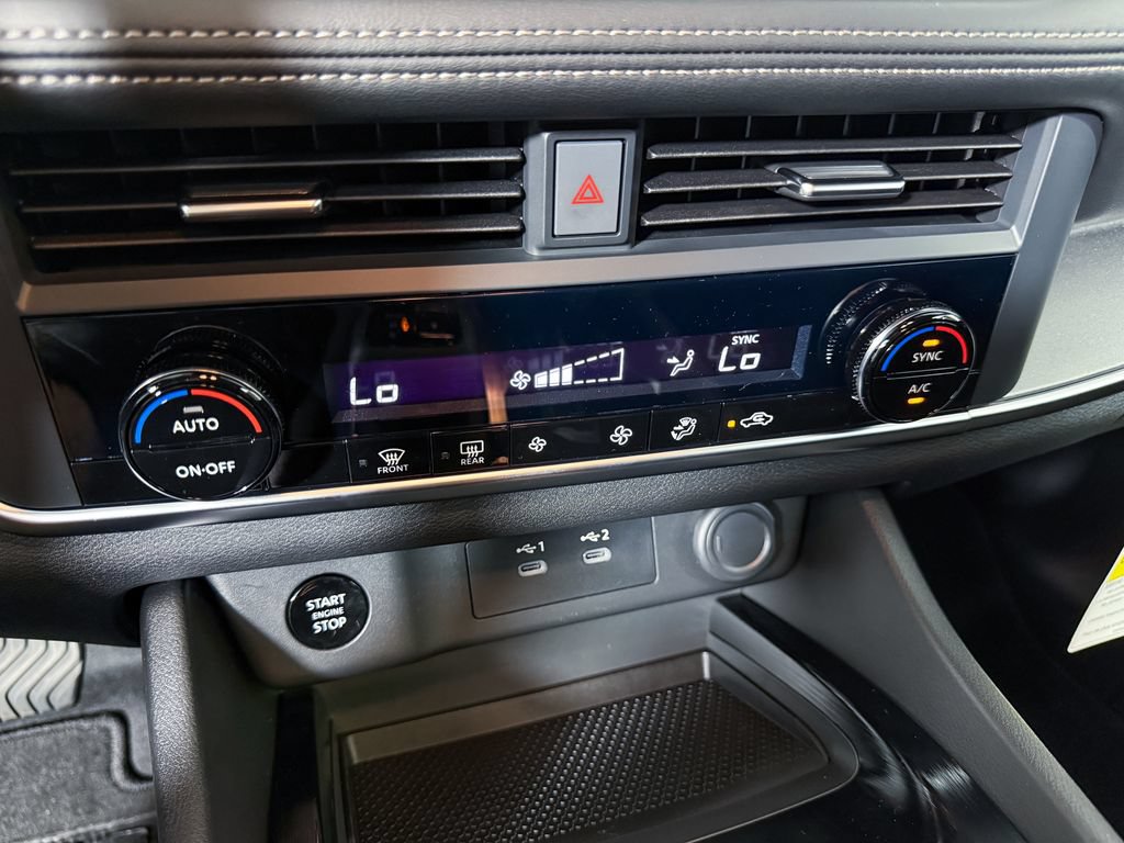 Certified 2026 Nissan Rogue SV AWD/4WD image 18