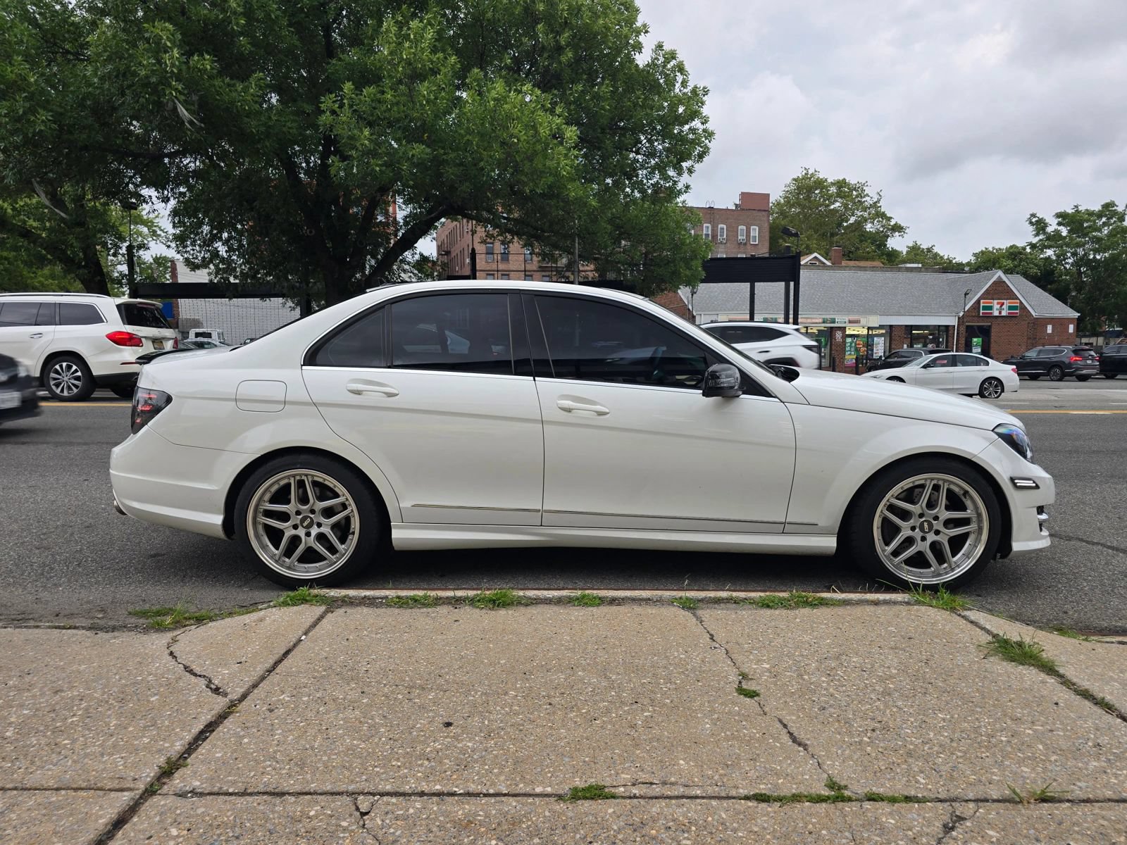 Used 2014 Mercedes-Benz C 300 4MATIC Sedan image 6