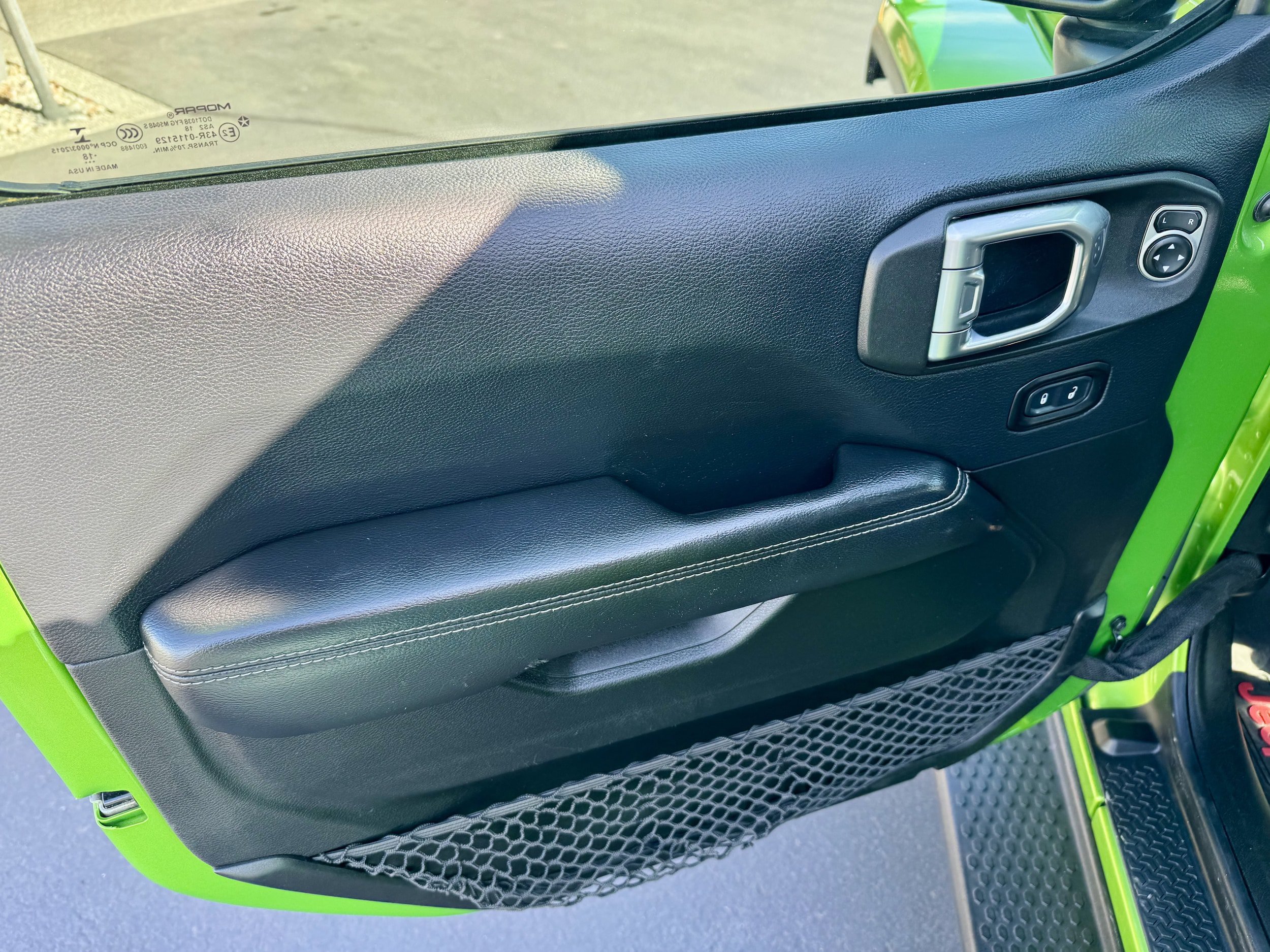 Used 2018 Jeep Wrangler Unlimited Sahara w/ Uconnect 4C Nav & Sound Group AWD/4WD image 29