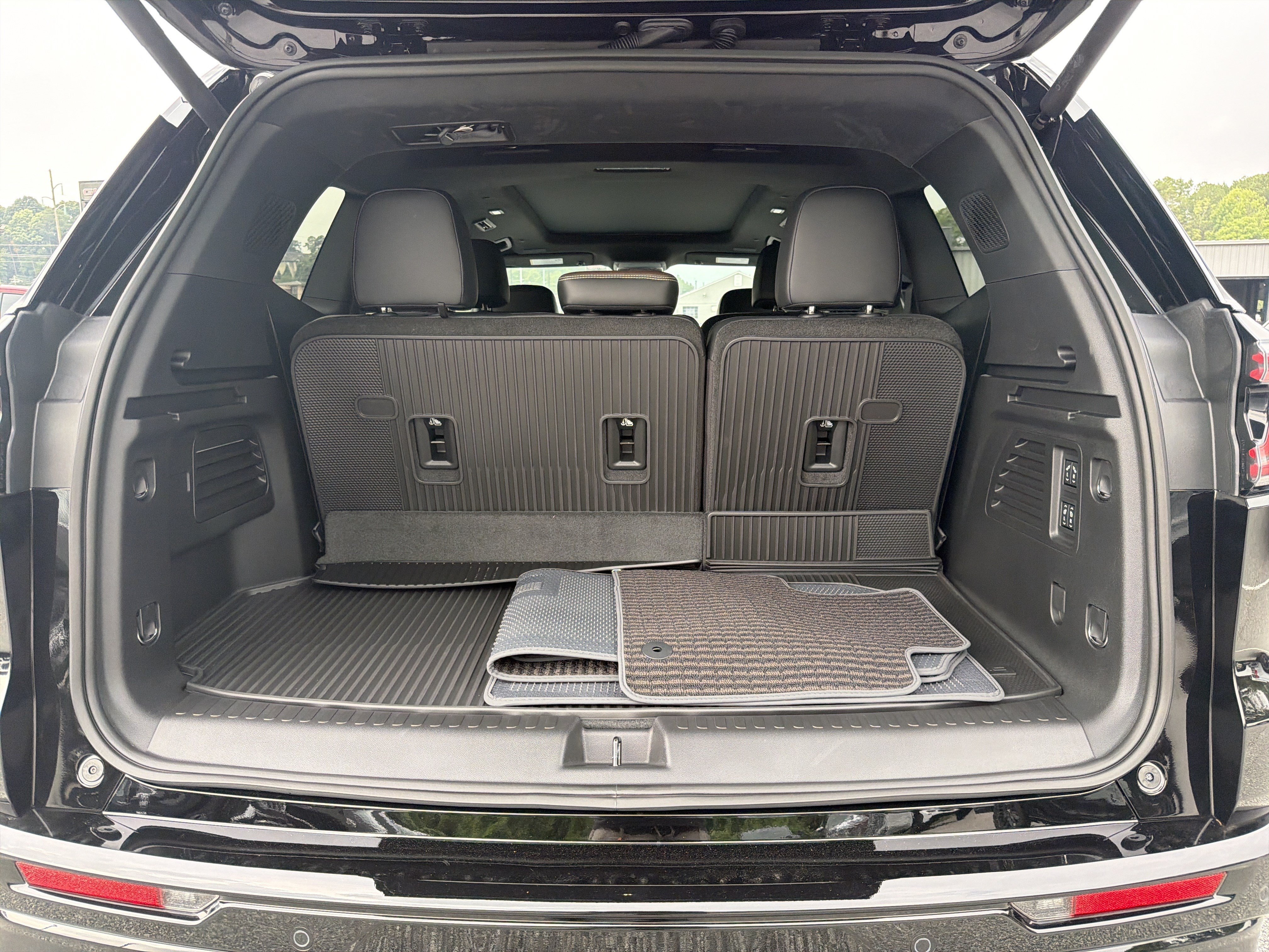 New 2027 GMC Acadia Denali Ultimate w/ LPO, Floor Liner Package FWD image 19