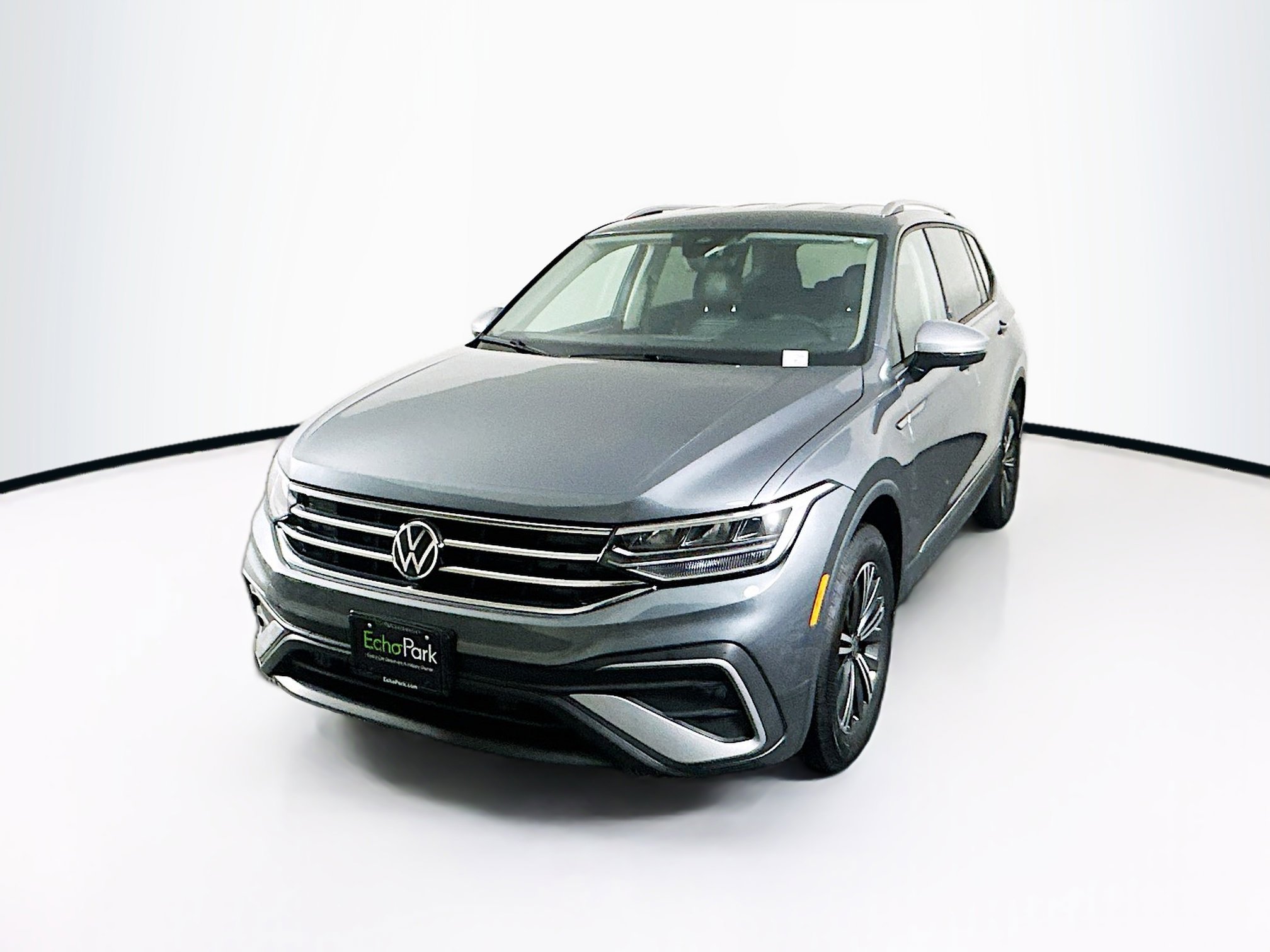 Used 2024 Volkswagen Tiguan Wolfsburg Edition image 3