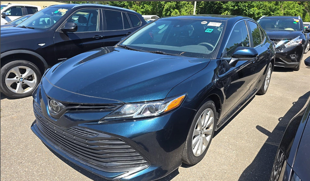 Used 2020 Toyota Camry LE FWD image 1