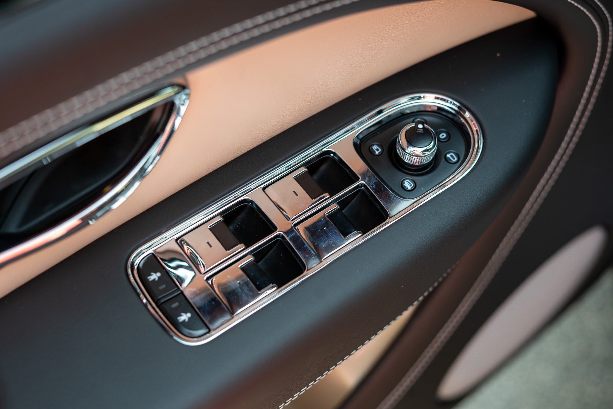 New 2026 Bentley Bentayga AWD/4WD image 12
