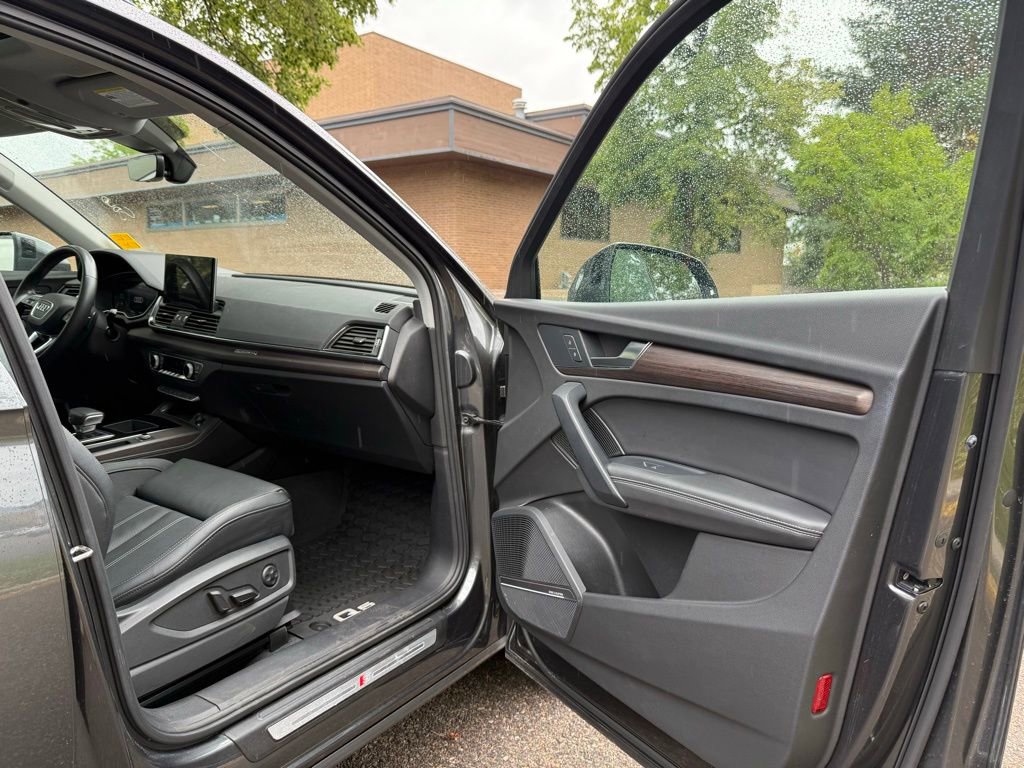 Used 2021 Audi Q5 e Prestige w/ Prestige Package image 11