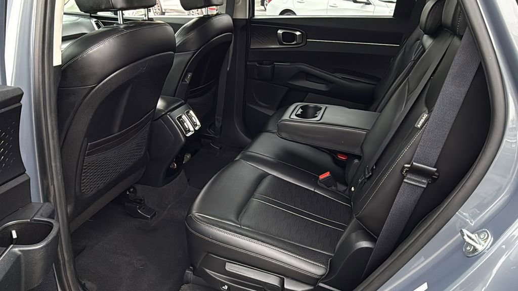 Used 2024 Kia Sorento S image 16