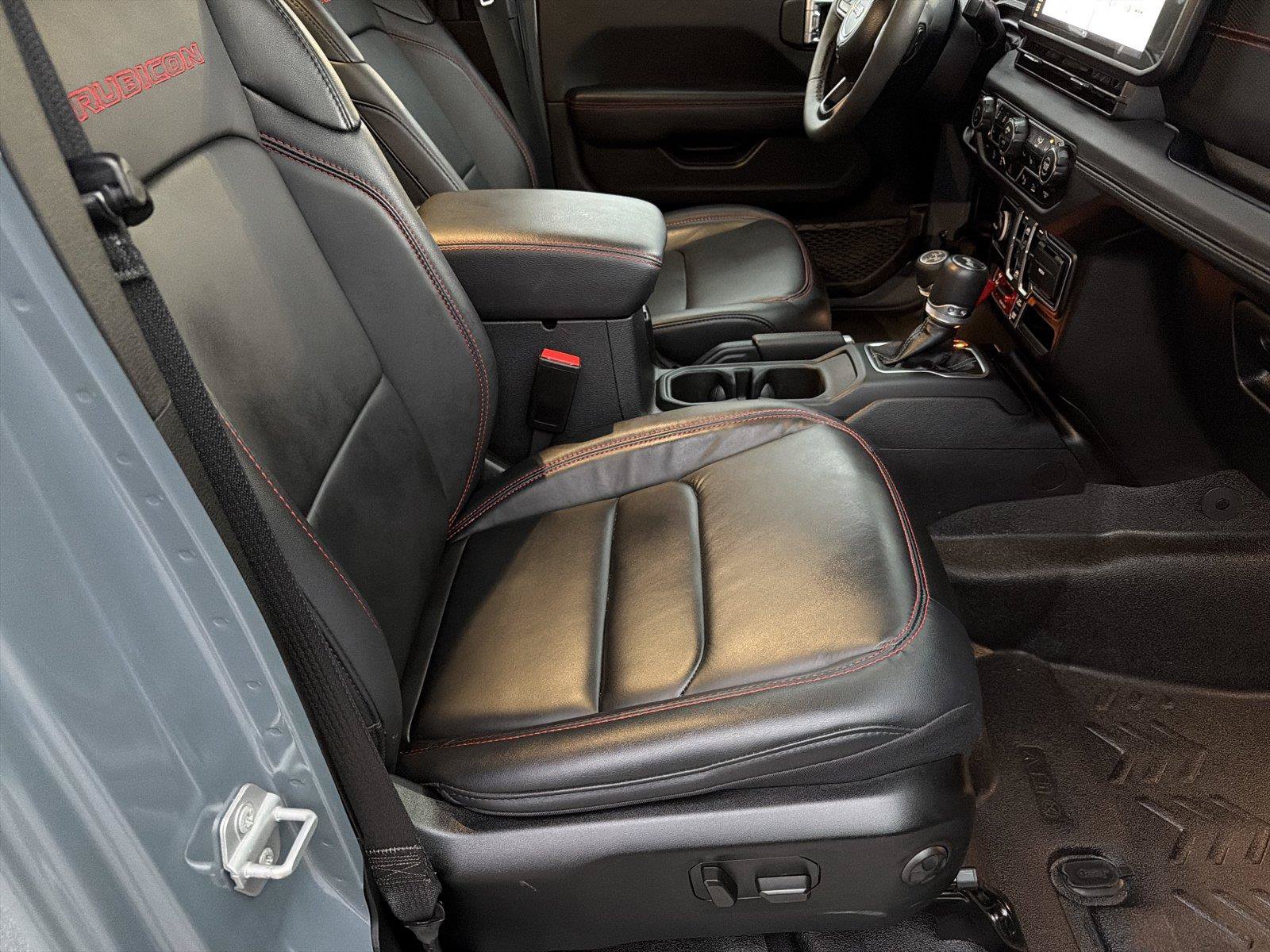 Used 2025 Jeep Wrangler Unlimited Rubicon AWD/4WD image 12