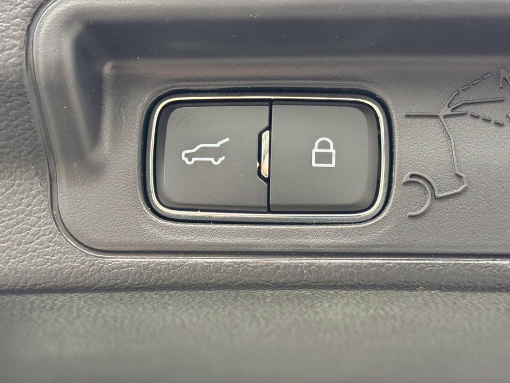 Used 2026 Ford Explorer Platinum RWD image 14