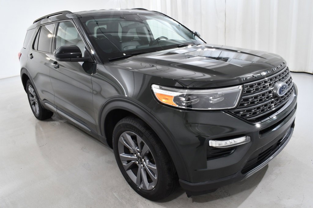 Used 2023 Ford Explorer XLT w/ Equipment Group 202A image 5