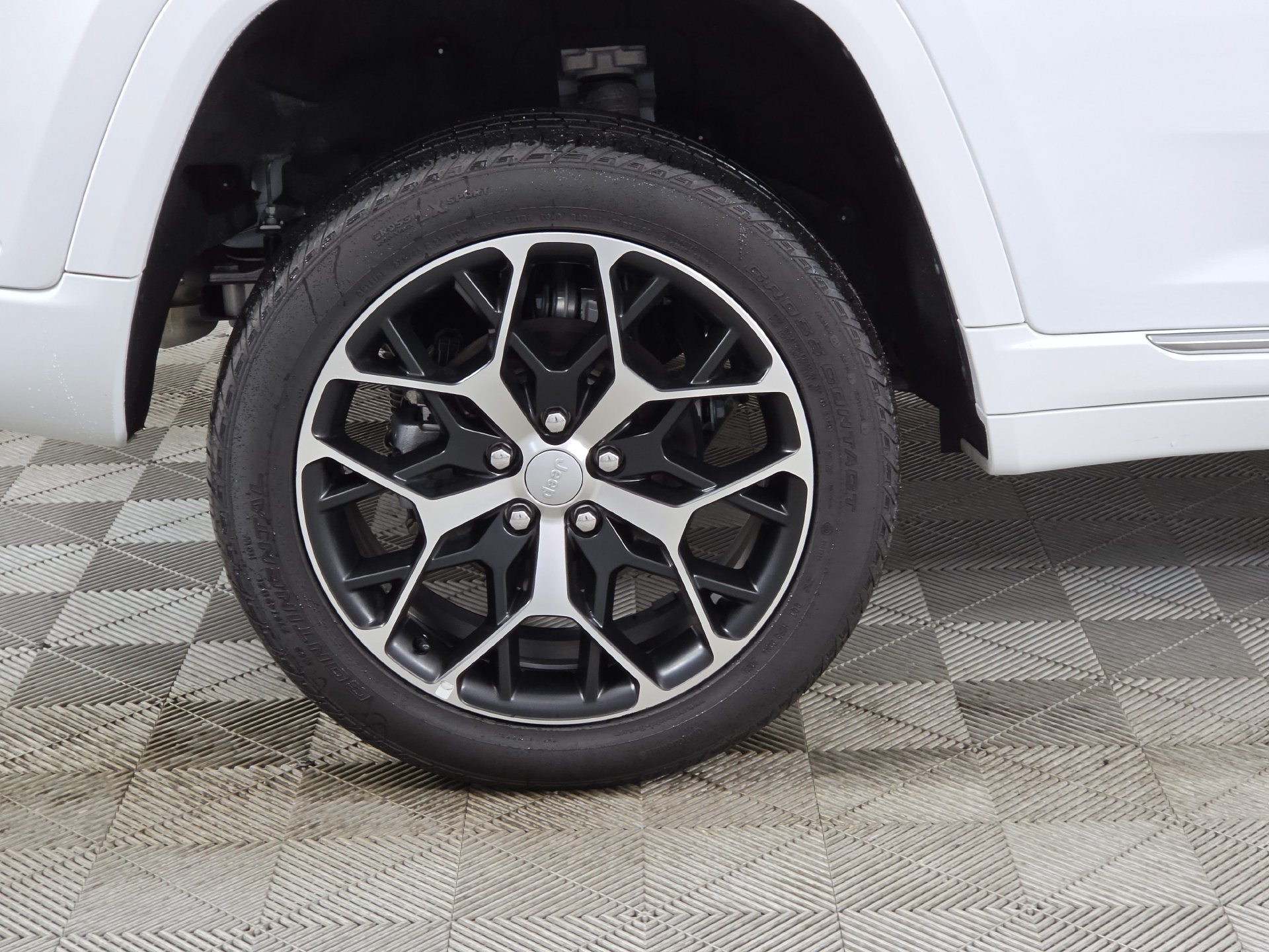 Used 2024 Jeep Grand Cherokee Summit AWD/4WD image 48